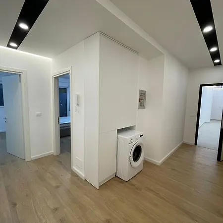 For Rent Near Airport Unaza E Re ティラナ