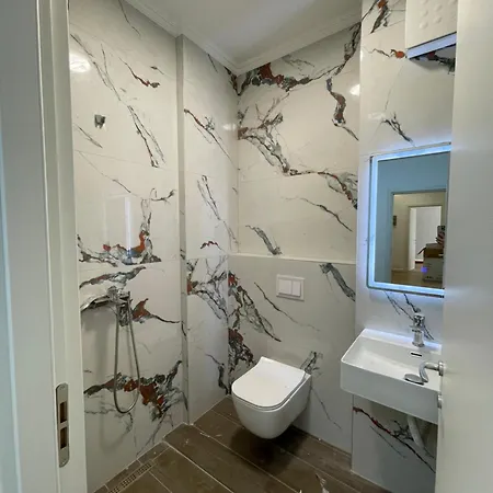 For Rent Near Airport Unaza E Re * ティラナ