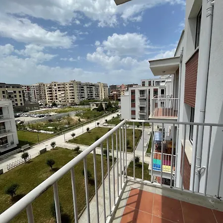 For Rent Near Airport Unaza E Re ティラナ